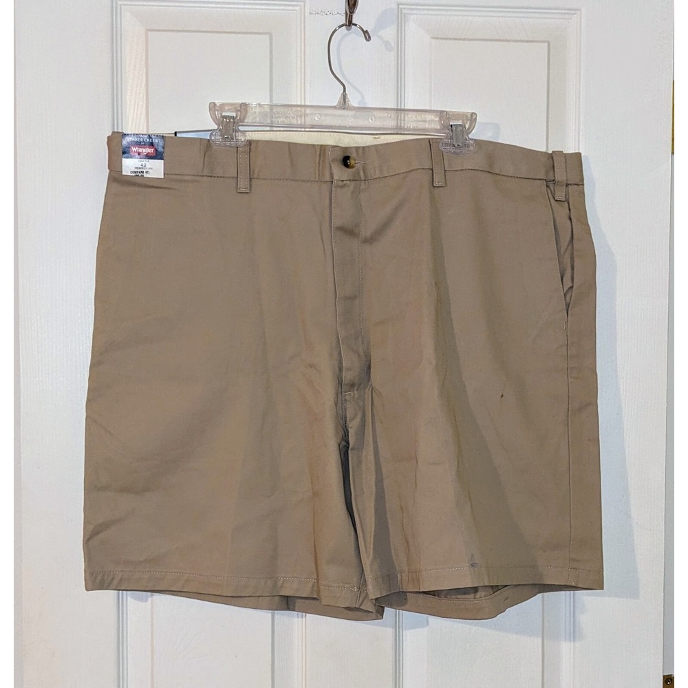 Wrangler Timber Creek Perfect Fit Flat Front Shorts Mens 42 Beige NEW